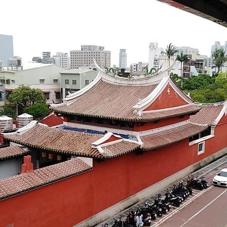 Temple Side Hostel Tainan Exteriör bild